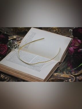 Avigail Adam Plain Everyday Goddess Crown in Matte Gold